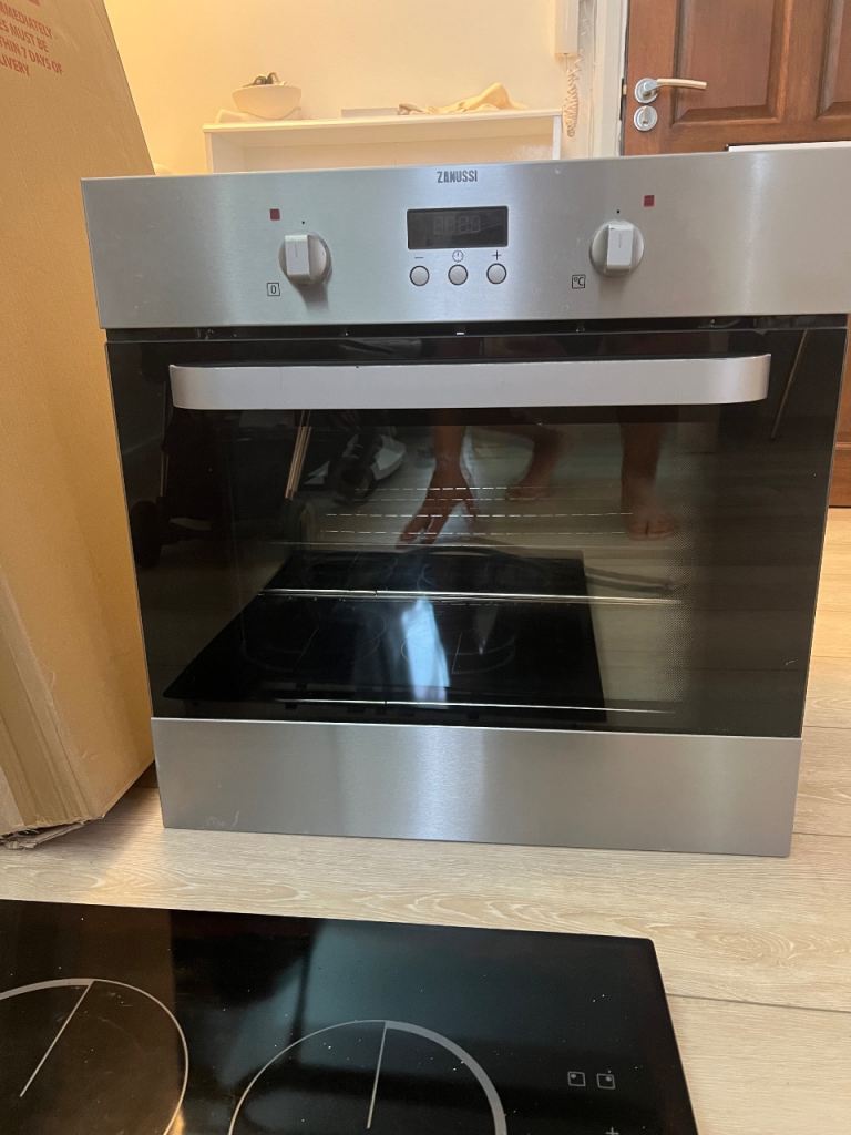 Zanussi Built-In Oven and Hob – Good Condition