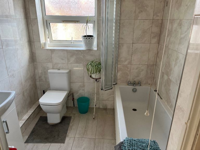 Elegant Double Room in SE18 (£680). Ideal for Professionals, Students 🌟