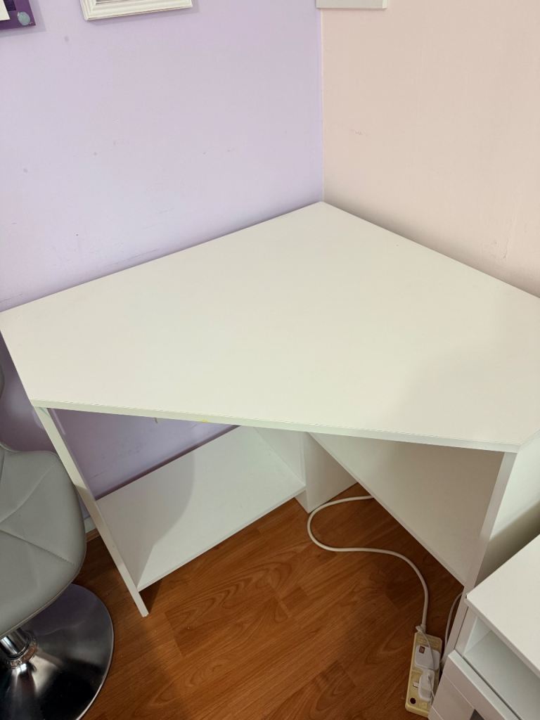 White corner desk