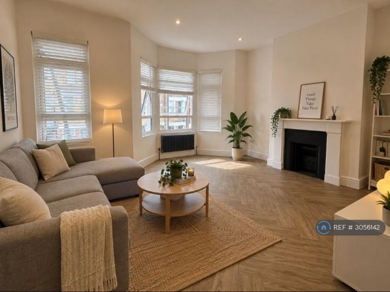 2 bedroom flat in Kenwyn Road, London, SW4 (2 bed) (#3056142)