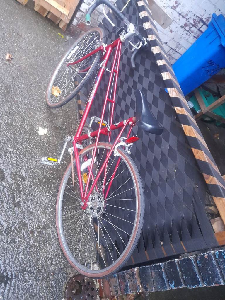 Red Road Bike – Good Condition, Ready to Ride
