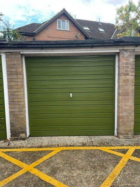 Lock up garage to rent in St Albans, AL4 9TX