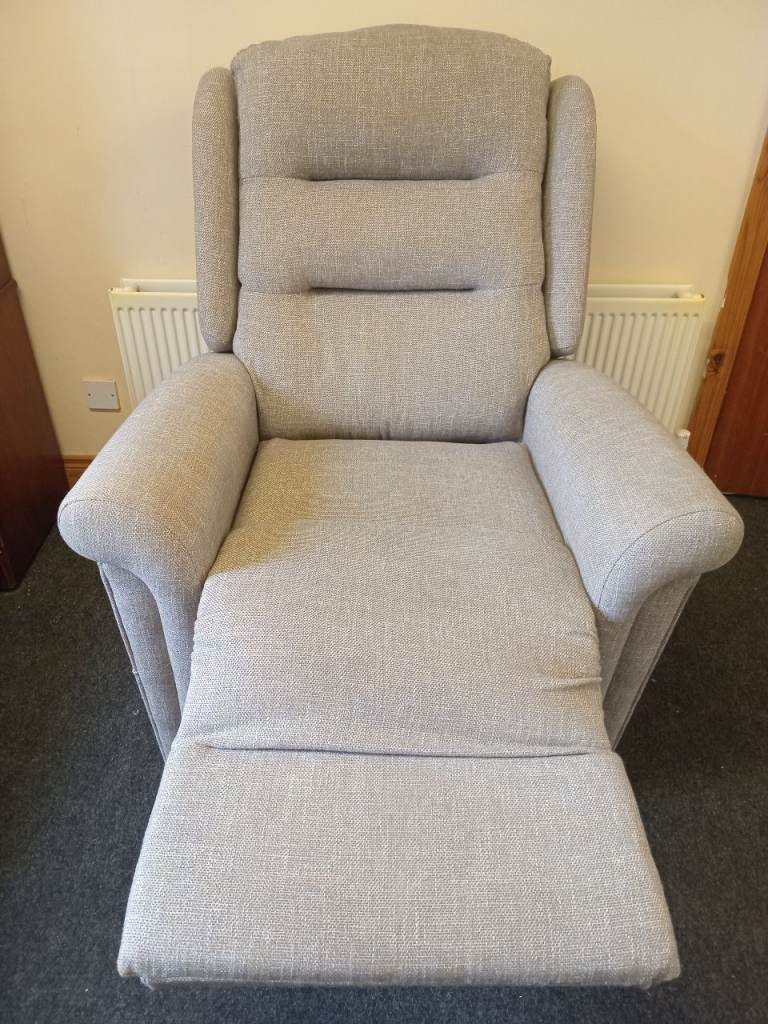 Electric lift up recliner chair