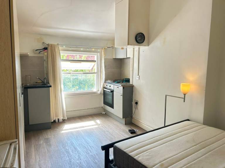 Self-Contained Studio Flat in Cricklewood/Kilburn - DSS Welcome