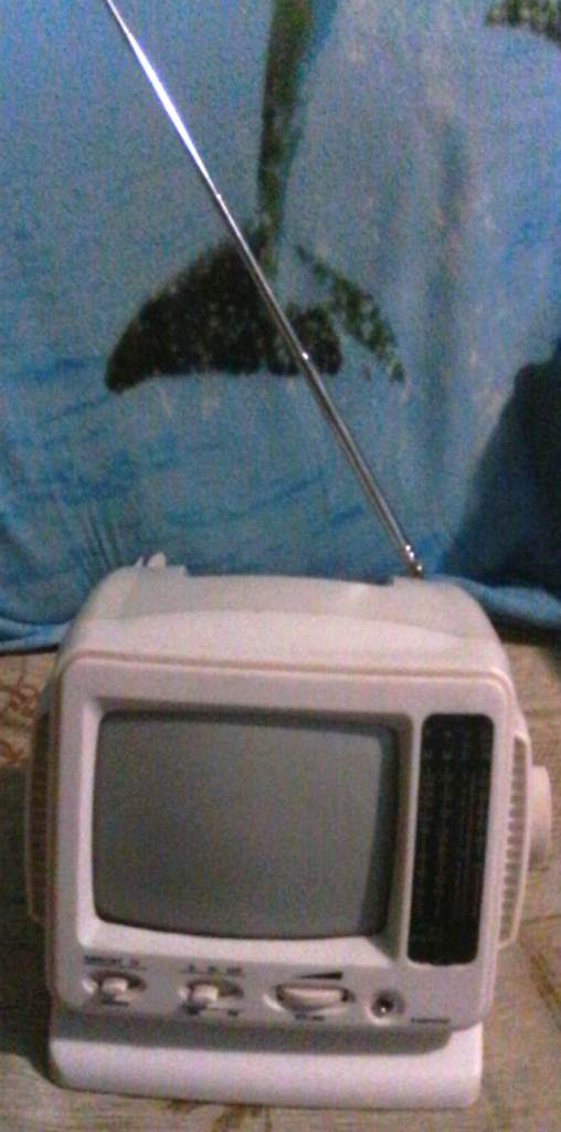 Vintage Portable Mini 5.5 Inch Personal Black & White TV AM/FM Radio W5503- NOT WORKING