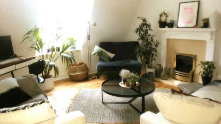 Tasteful, 1 bedroom, 3rd floor flat in Stockbridge – available September
