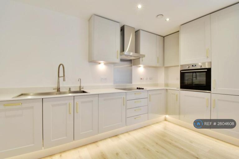 2 bedroom flat in Bridgeman House, Watford, WD18 (2 bed) (#2804608)