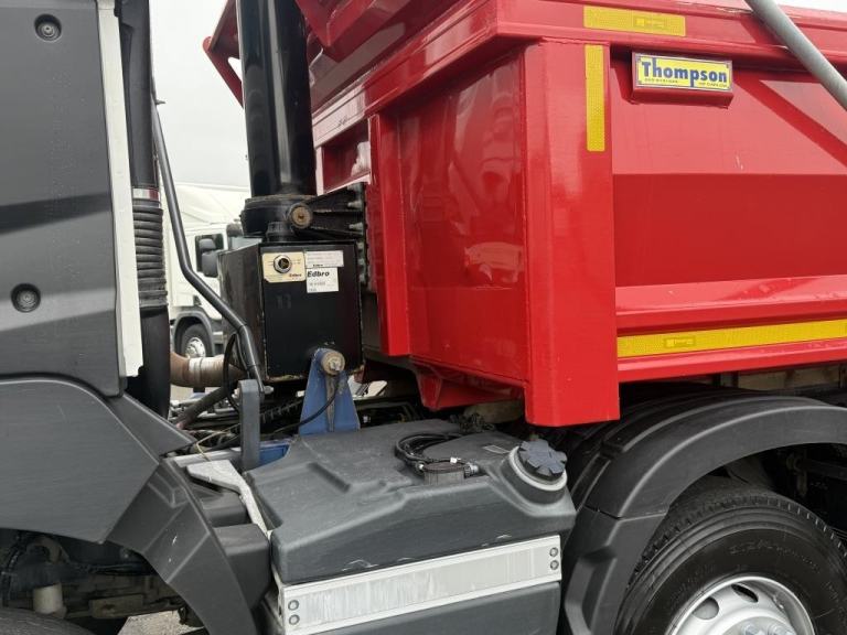 2022 RENAULT K440 8X4 32T TIPPER