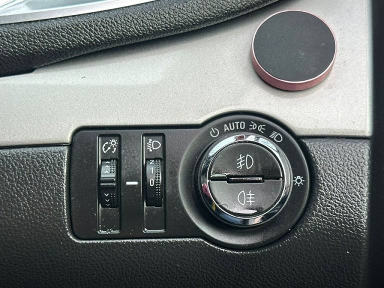 2015 Vauxhall Mokka 1.6 Exclusiv SUV 5dr Petrol Manual 2WD Euro 5 (s/s) (115 ps) HATCHBACK Petrol...