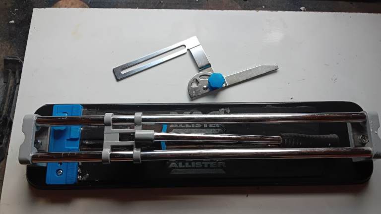 MACALLISTER FLOOR AND WALL TILE CUTTER - GOOD CONDITION AND LIGHTLY USED