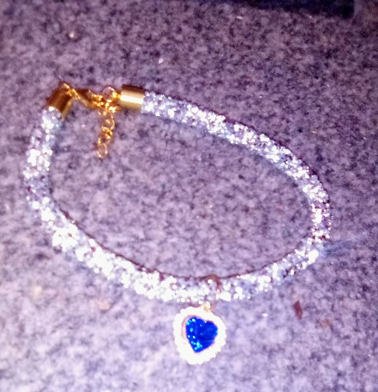 BLING POSH PET COLLAR WITH HEART SHAPED STONE AND DIAMANTE CRYSTALS 