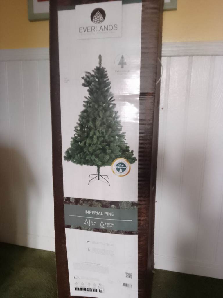 Everlands 8ft Christmas tree (brand new)