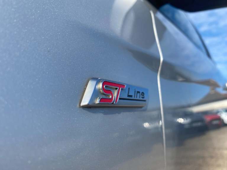 FORD FOCUS 1.5 ST-LINE DIESEL VERY GOOD CONDITION NEW CAMBELT KIT SERVICE MOT