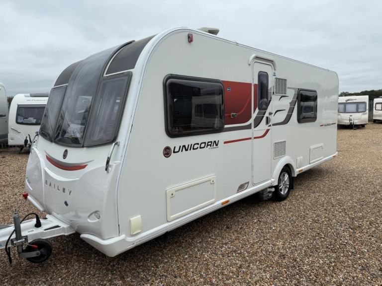 2016 Bailey Unicorn Valencia fixed bed end washroom