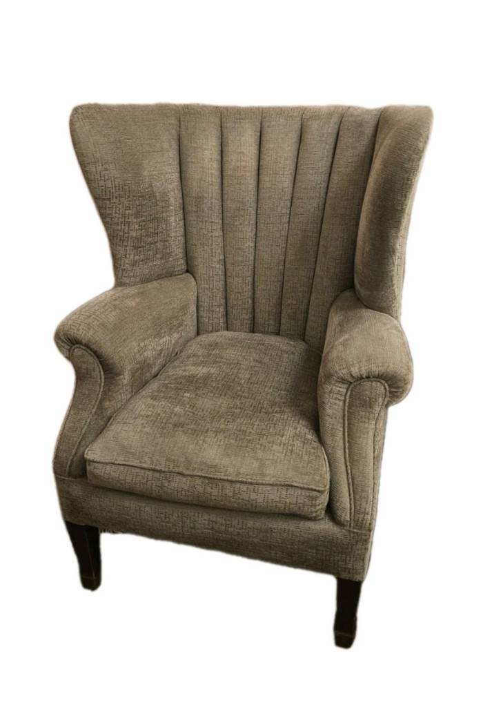*Offers Welcome!* Stunning Grey Wingback Armchair With Curved Back And Wooden Feet Chair 