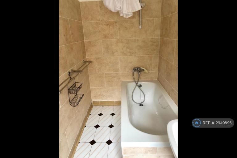 Studio flat in Eade Road, London, N4 (#2949895)