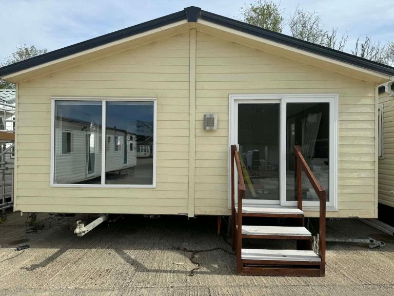 40x20ft 3 Bed Twin Lodge - DG, CH, New Carpet, Furniture - Offsite / Own Land