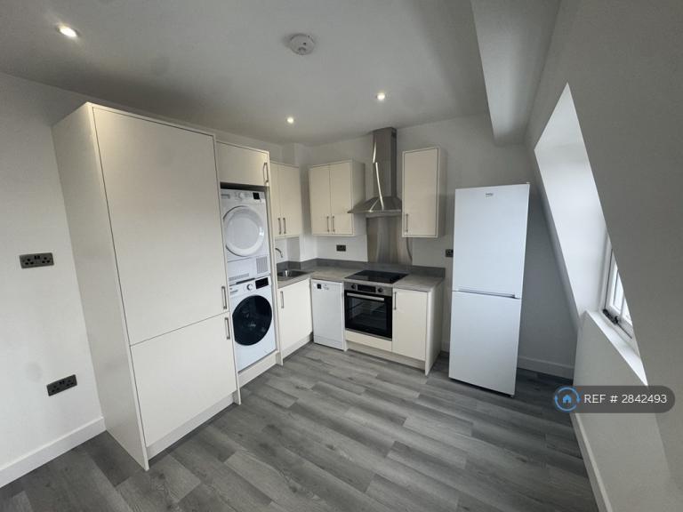 1 bedroom flat in High Street, Barnet, EN5 (1 bed) (#2842493)