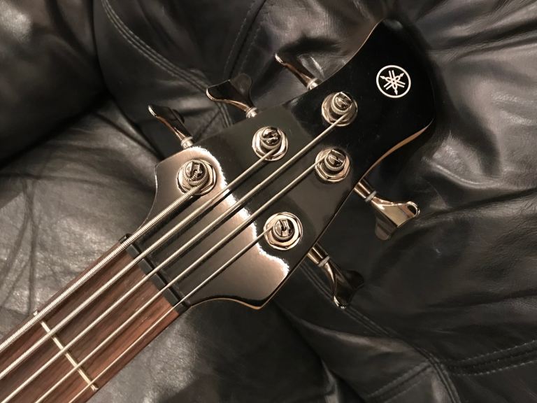 Yamaha TRBX305 5-String Bass Guitar,  Piano Black, sounds awesome 💪🎸