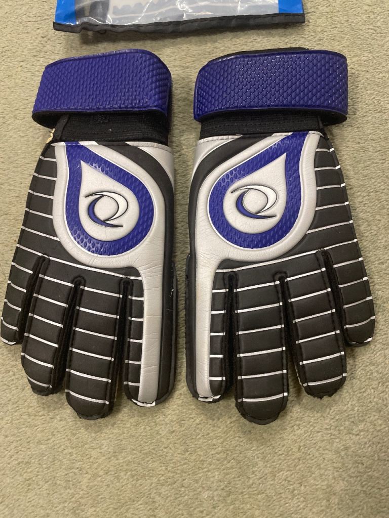 Goalkeeper gloves 