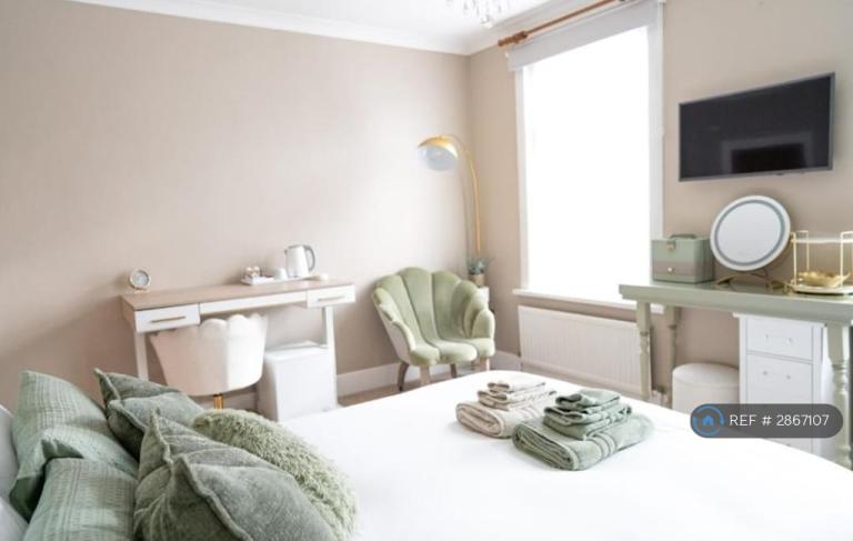 1 bedroom in Louise Road, London, E15 (#2867107)