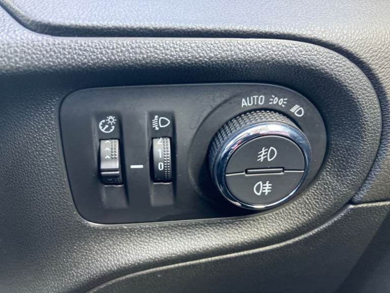 2020 Vauxhall Grandland X 1.2 Turbo Sport Nav 5dr Hatchback PETROL Manual