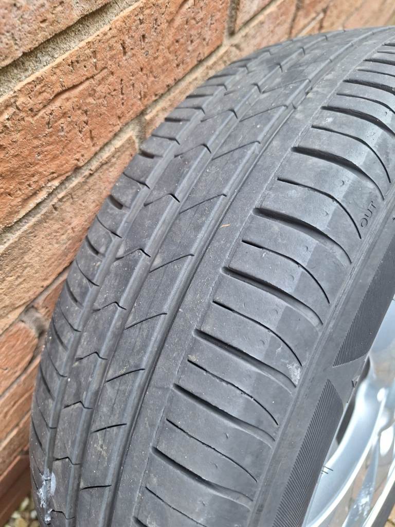 Set of 4 Mini Cooper 15inch alloy wheels with new Hankook tyres