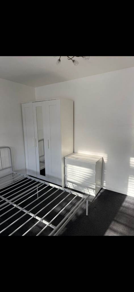 Large double room to rent for 3 months - size of living room