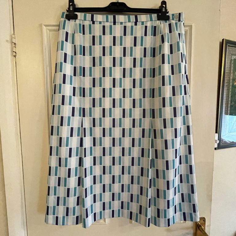 Vintage Ladies Mosaic Teal White Arrow Pleat Midi Flare Out Skirt UK 18 