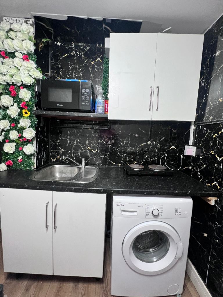 Private Ground floor studio flat for rent in Mitcham 