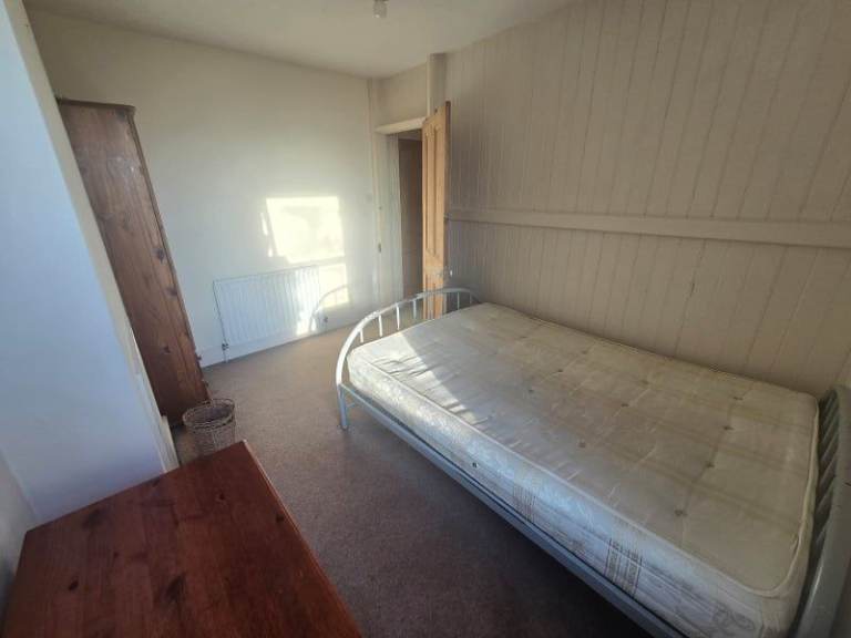Great Double Room in Fabulous Two Storey Cottage - Free Parking