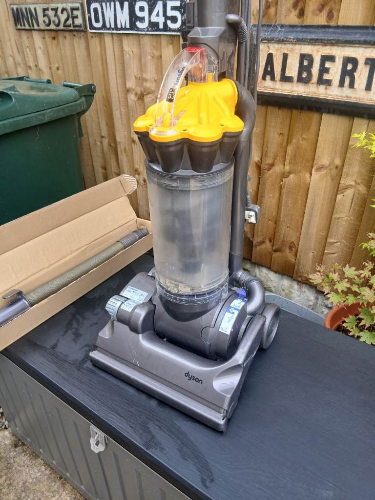 Dyson DC33 VACUUM CLEANER