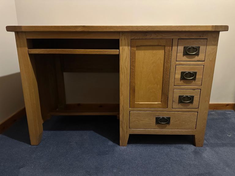 image for Large Solid Oak Desk 