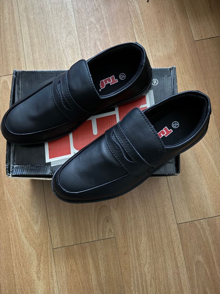 Safety shoes.             142 - 013.  /10