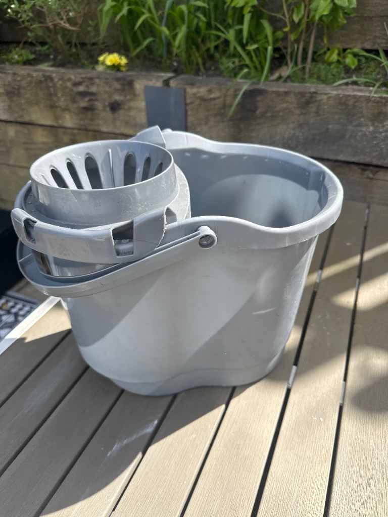 Mop bucket 
