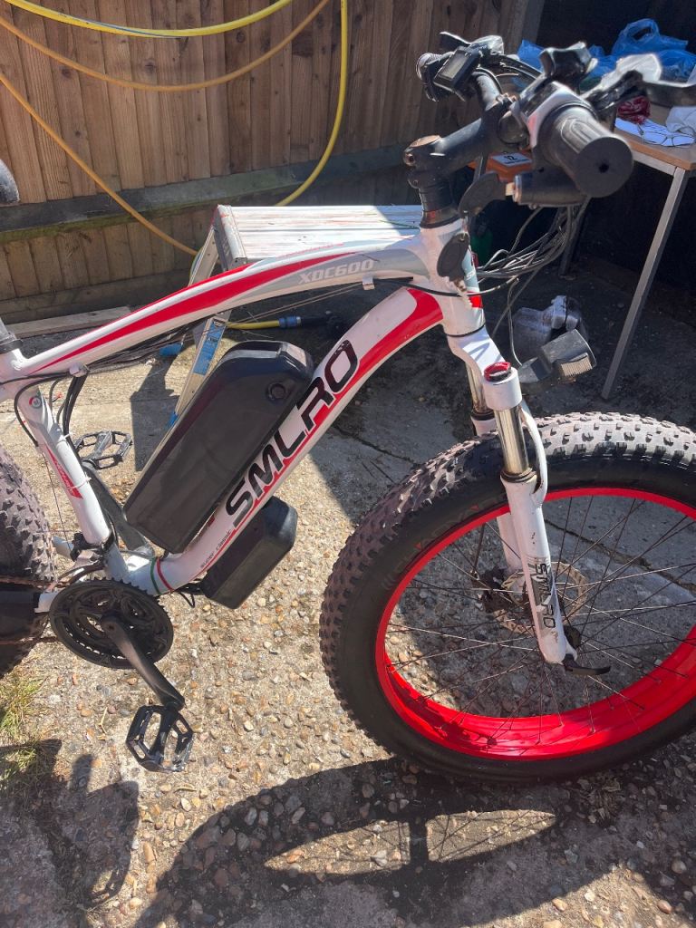SMLRO Electric Fat Tyre Mountain Bike – White & Red, Good Condition