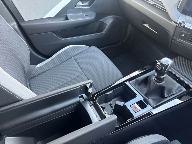 2025 Vauxhall Astra 1.2 Turbo 130 Griffin 5dr Hatchback Manual