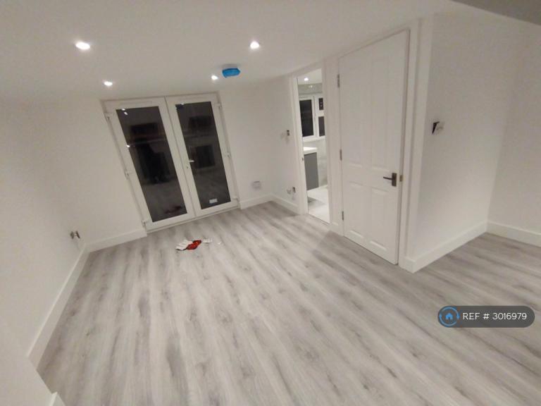 4 bedroom house in Seely Road, London, SW17 (4 bed) (#3016979)