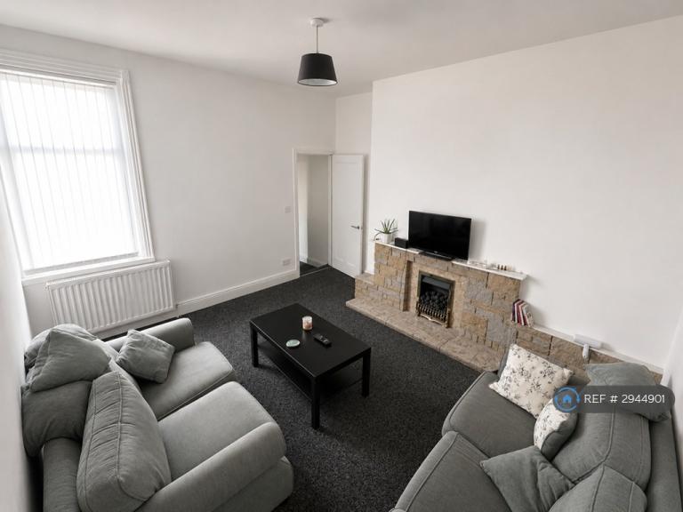 3 bedroom flat in Ashley Road, South Shields, NE34 (3 bed) (#2944901)