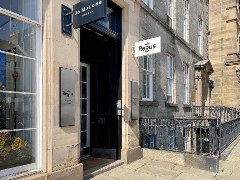 Edinburgh - EH2 3ES \ Fully Furnished Office for 2 Workstations