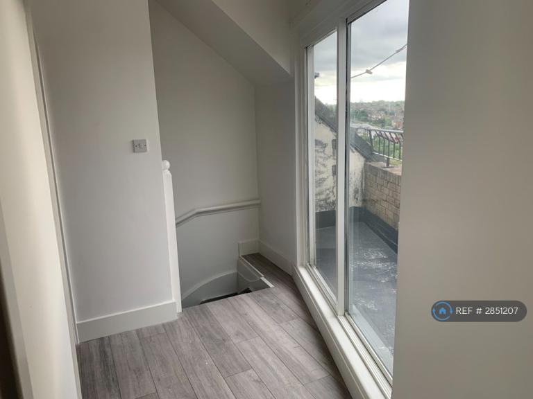 2 bedroom flat in Burnley Road, London, NW10 (2 bed) (#2851207)