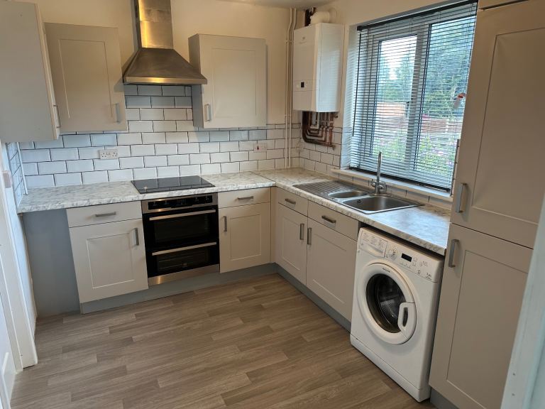 STUDENT OR PROFESSIONAL HOUSE. Newly refurbished 4 bedroom house available to rent in Fishponds