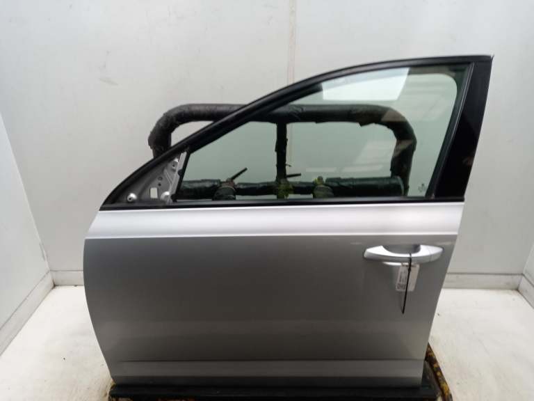 Skoda Octavia Left Front Door N/S 2013-2020 Silver 8e / A7w 5 Door Estate