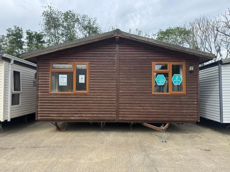 2 Bed 33x20 Twin Lodge - Bath, Ensuite Shower, New Carpet - Offsite / Self Build