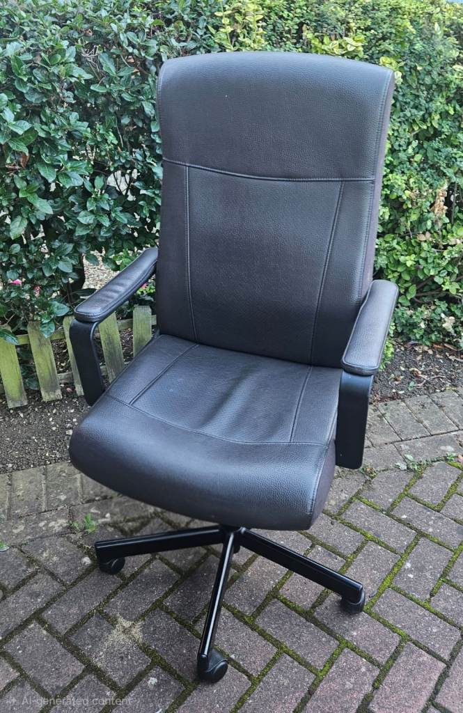 Black Office Chair with Armrests – Good Condition