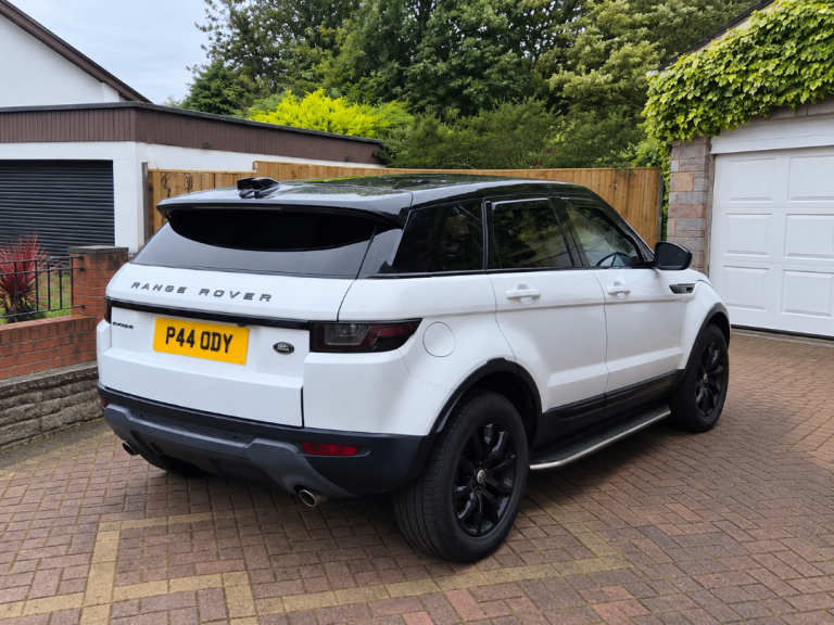 2016 White Range Rover Evoque