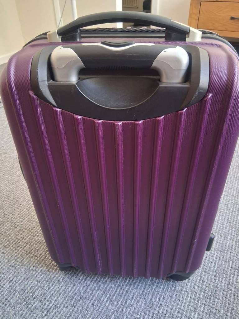 Purple Hard Shell Suitcase with 4x Wheels only £15 or nearest offer