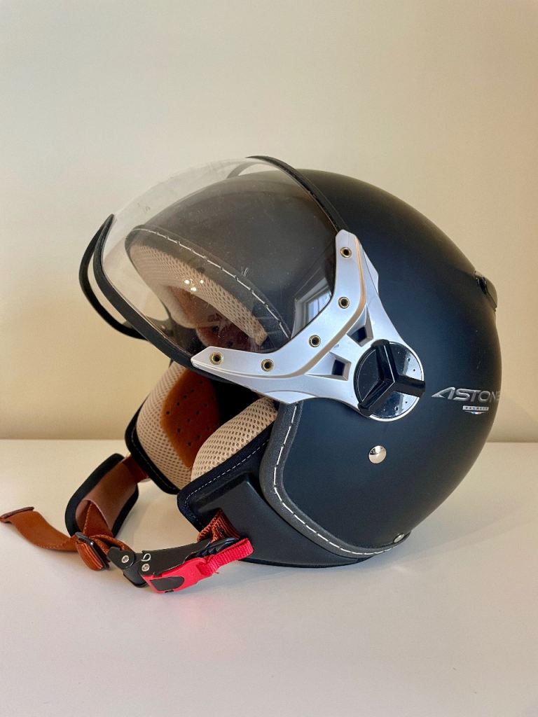 Women’s / child motorcycle helmet 