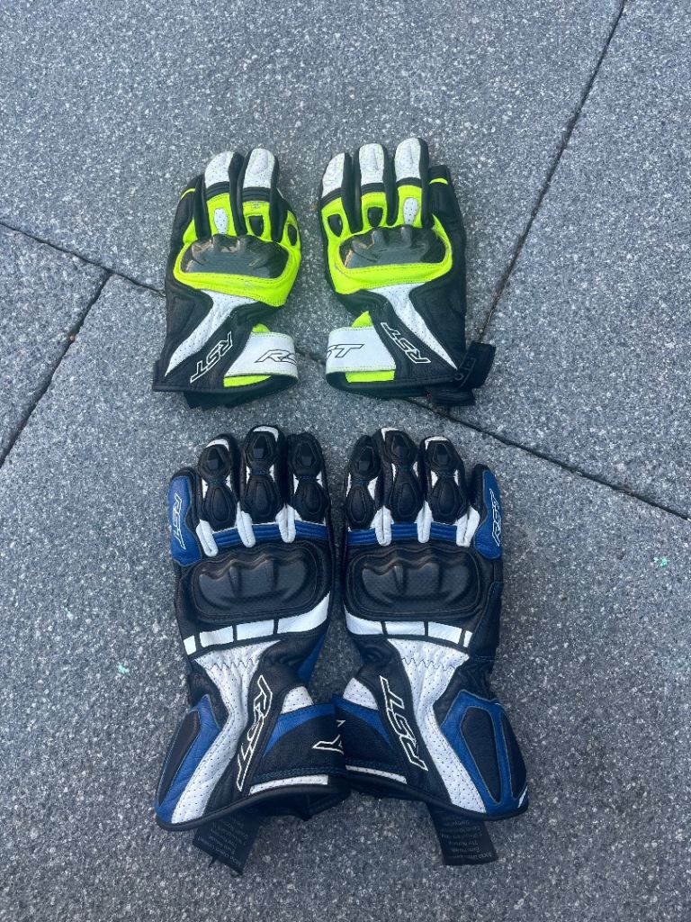 2 Pairs of RST motorbike gloves size Large