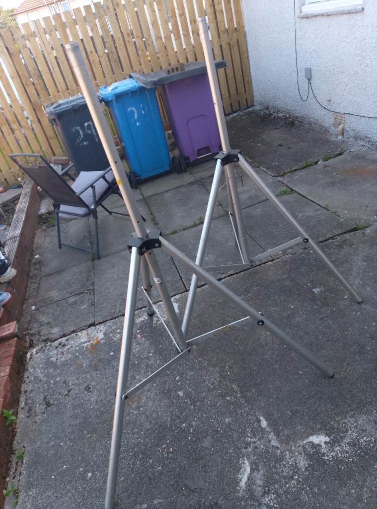 Pair of Speaker Stands – Good Condition